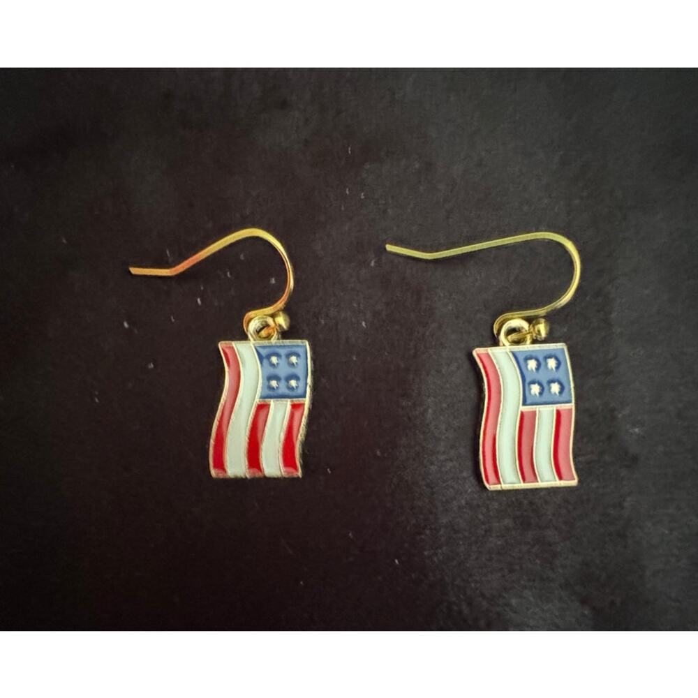 Americana USA Flag Dangle Earrings Patriotic Red White Blue 1/2 Inch E252 - Picture 2 of 4